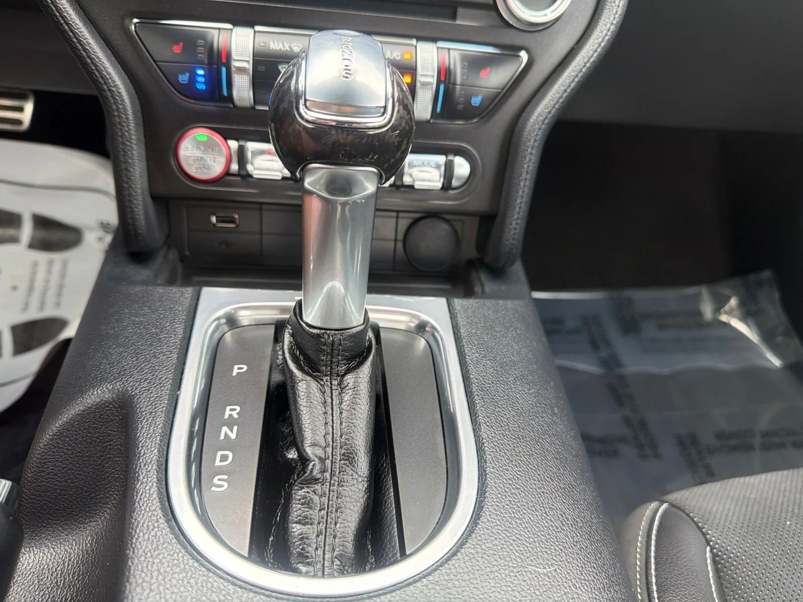 Used 2021  Ford GT Premium image 18