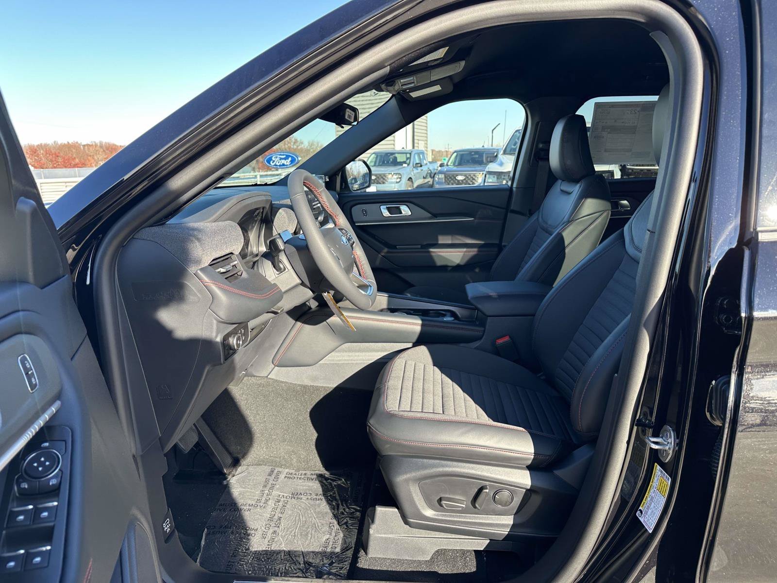 2026 Ford Explorer ST-Line - Photo 15