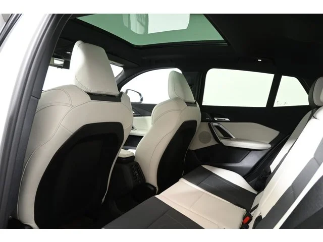 New 2026 Alpine White BMW xDrive28i image 32
