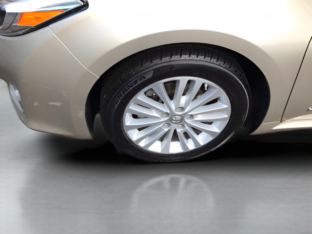 Used 2015  Toyota Limited image 9