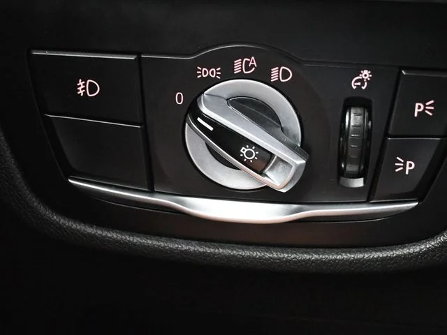 Used 2019 Black BMW sDrive30i image 29