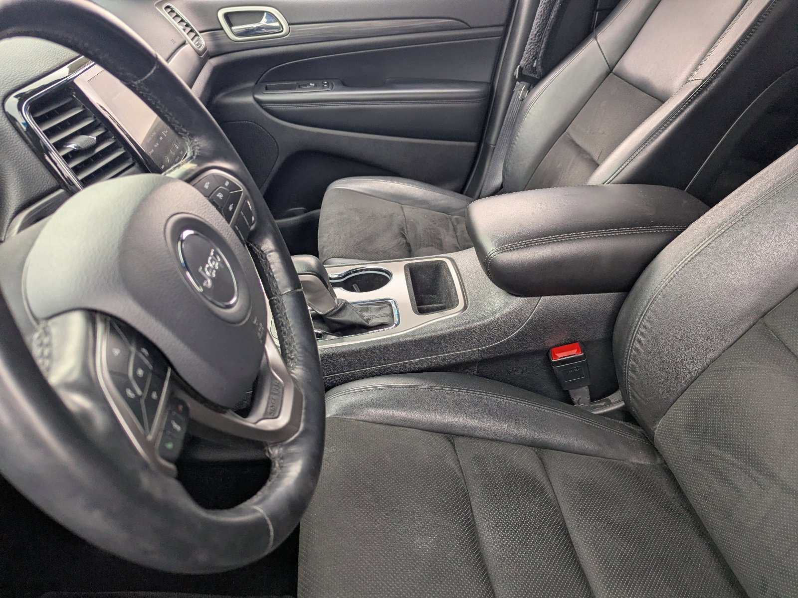 Used 2021 Billet Silver Metallic Clearcoat Jeep Laredo X image 13