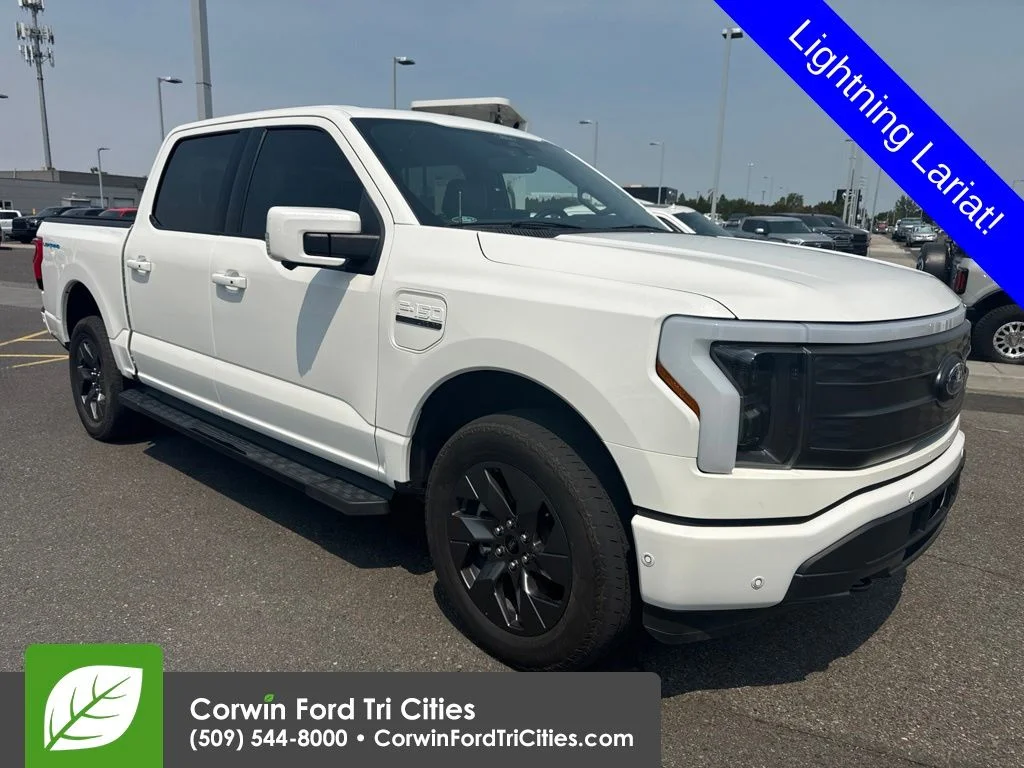 Certified Used 2022 White Metallic Ford Lariat image 1