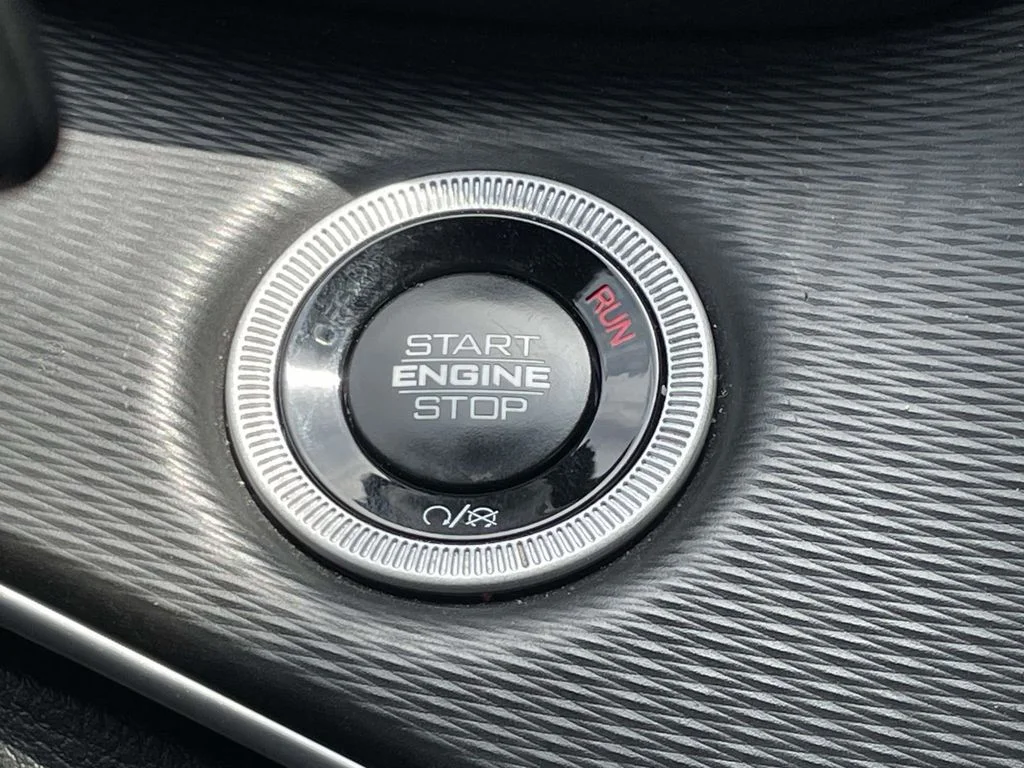 Used 2025 Silver Jeep Altitude image 34
