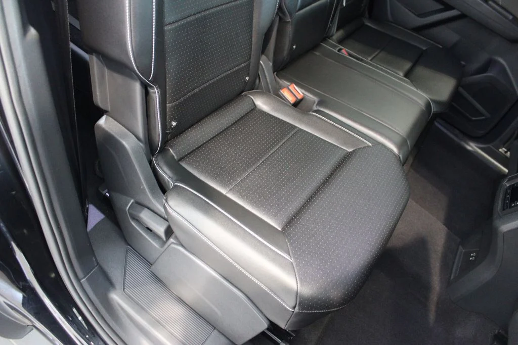 Used 2023  Volkswagen 2.0T SE w/Technology image 25