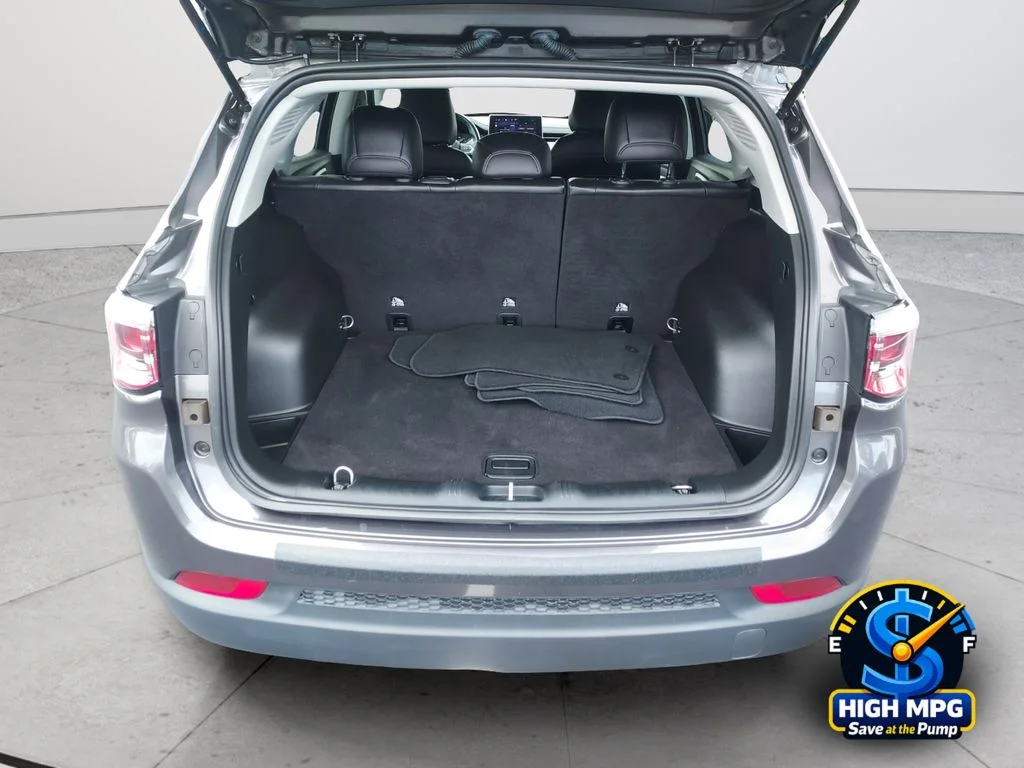 Used 2022 Gray Jeep Latitude Lux image 33