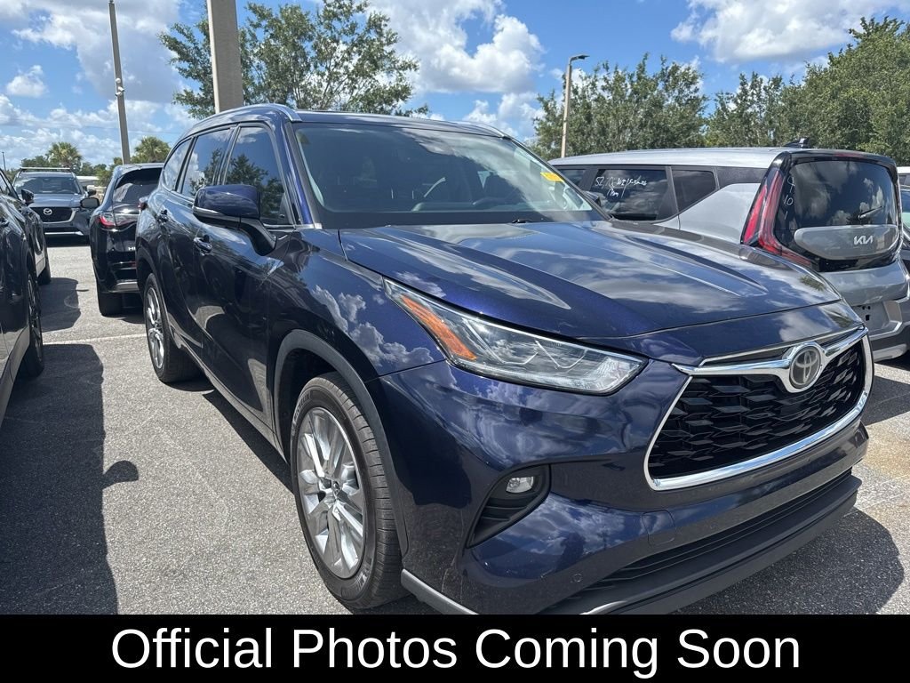 Used 2022  Toyota Limited image 1