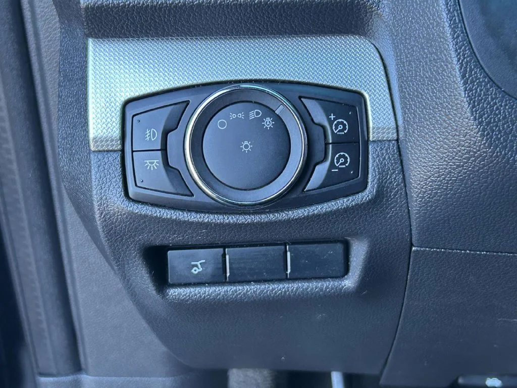 Used 2013 Black Ford XLT image 25