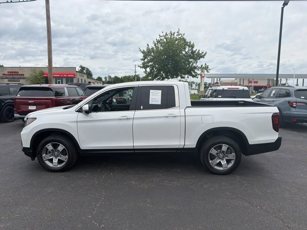 Used 2025 White Honda RTL image 1