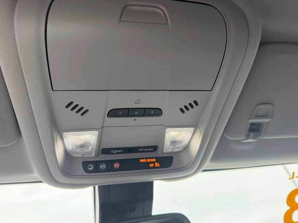 Used 2023 Summit White GMC SLT image 17