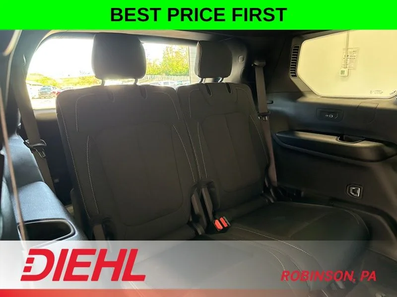 New 2026 Velvet Red Pearl-Coat Exterior Paint Jeep Laredo image 12