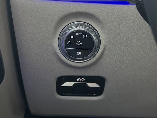 New 2026 Selenite Grey Metallic Mercedes-Benz C 300 image 41