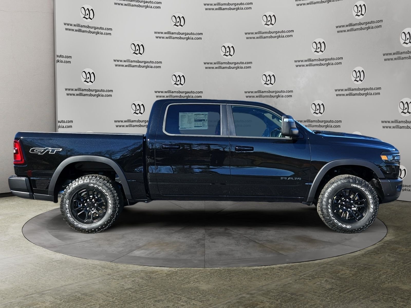 New 2026 Diamond Black Crystal Pearl-Coat Exterior Paint RAM Rebel image 6