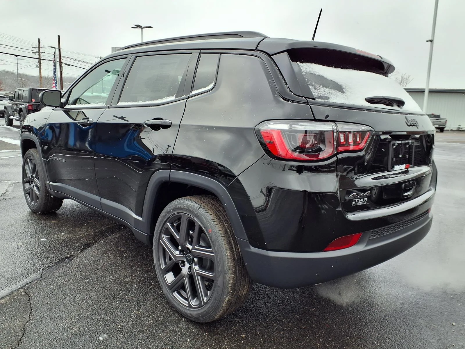 New 2026 Diamond Black Crystal Pearlcoat Jeep Latitude image 3