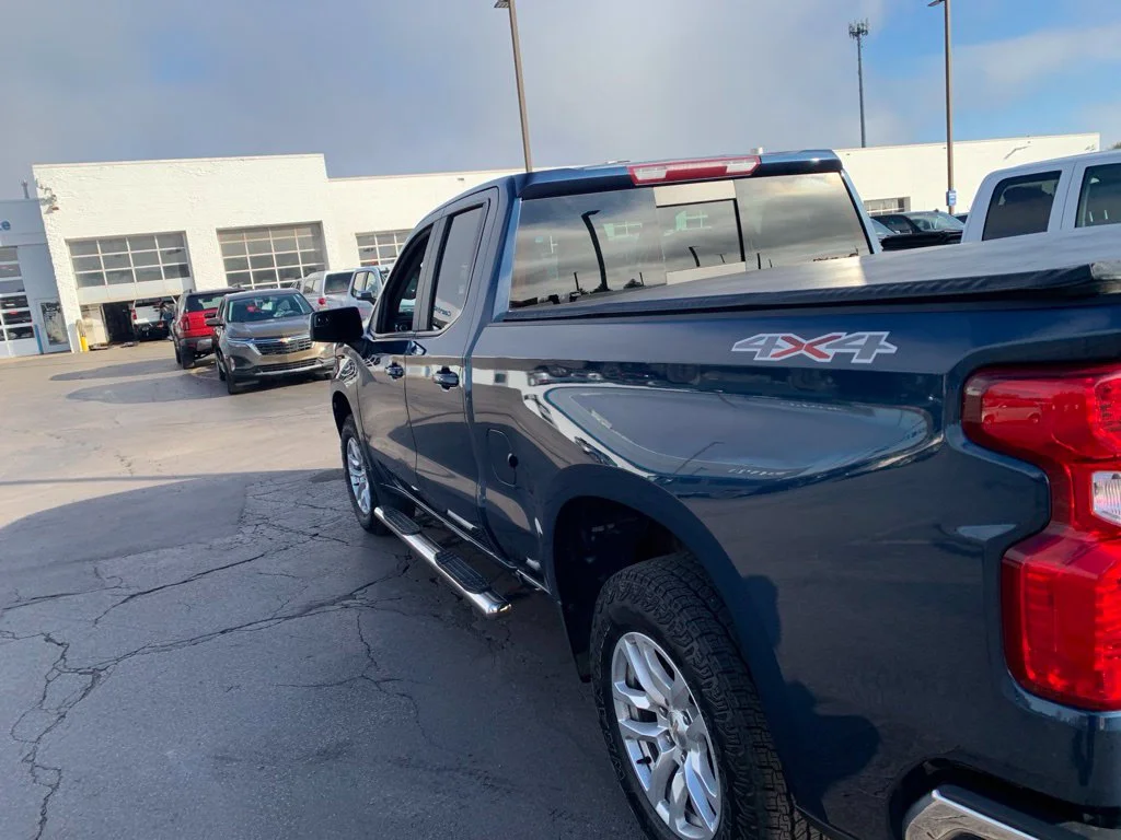 Used 2019 Blue Metallic Chevrolet LT image 8