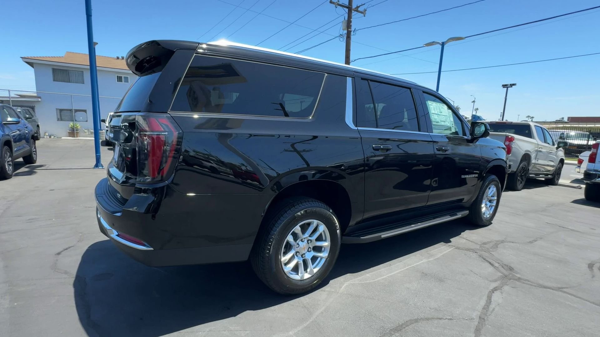 2026 Chevrolet Suburban LT - Photo 8