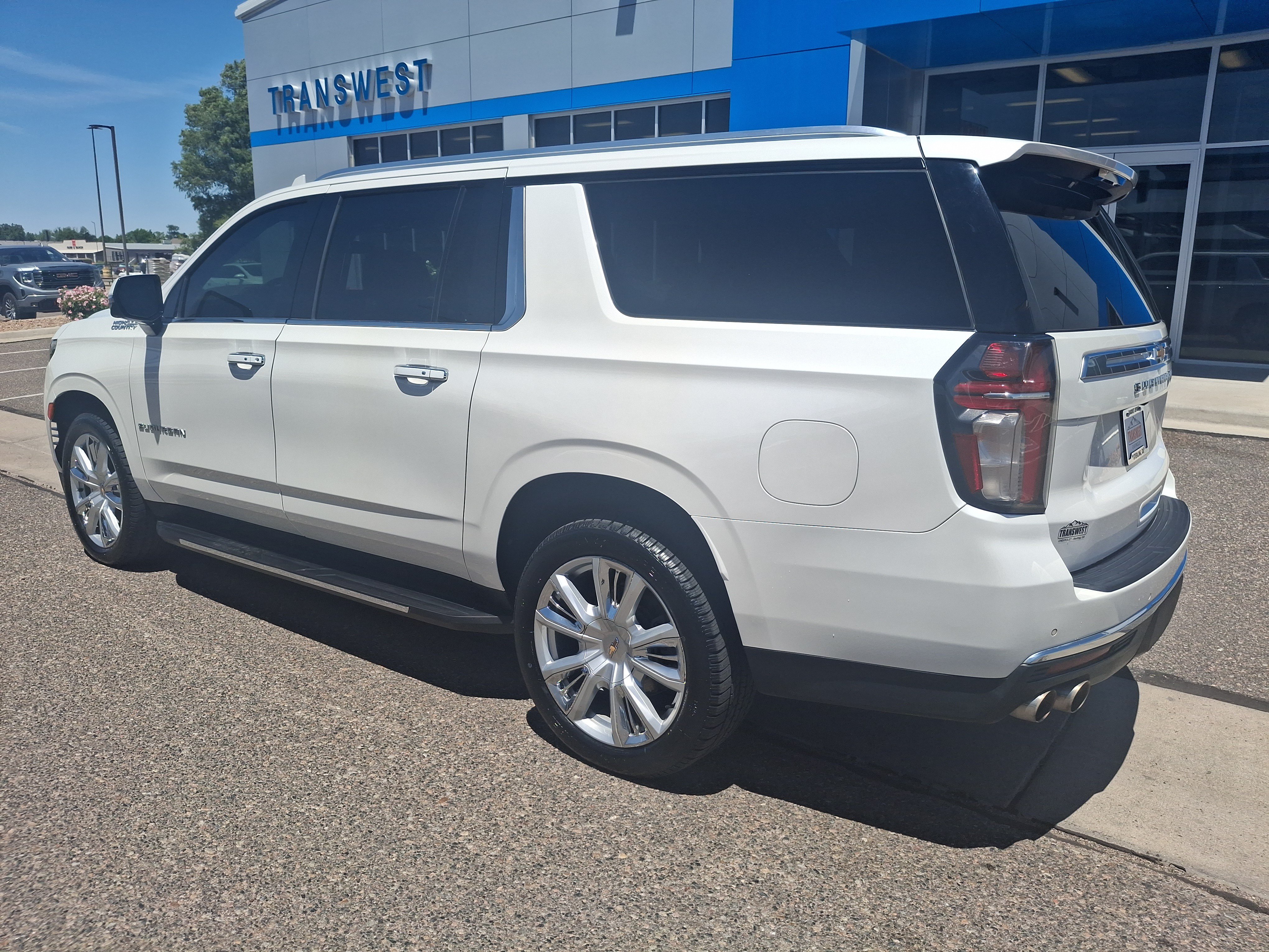Used 2021 White Chevrolet High Country image 3