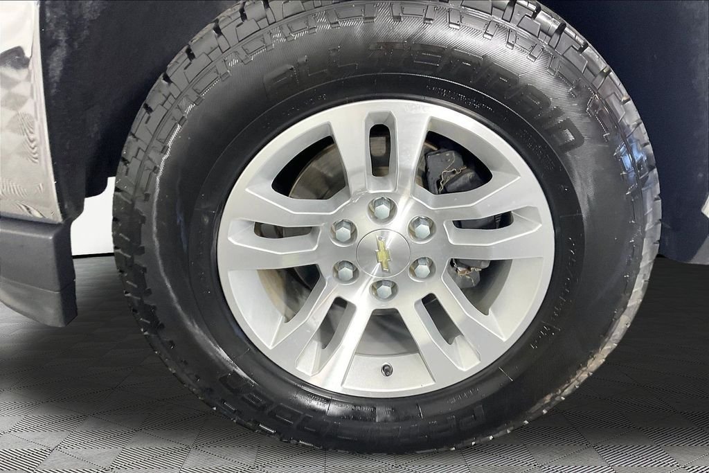 Used 2019 White Chevrolet LT image 29