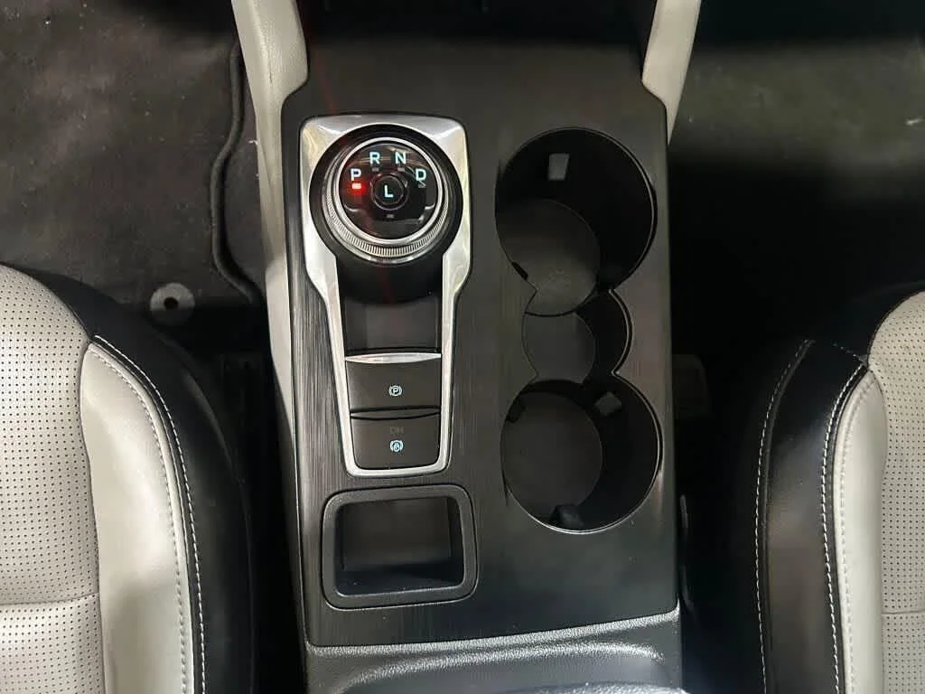 Used 2023 Iconic Silver Ford Platinum image 11