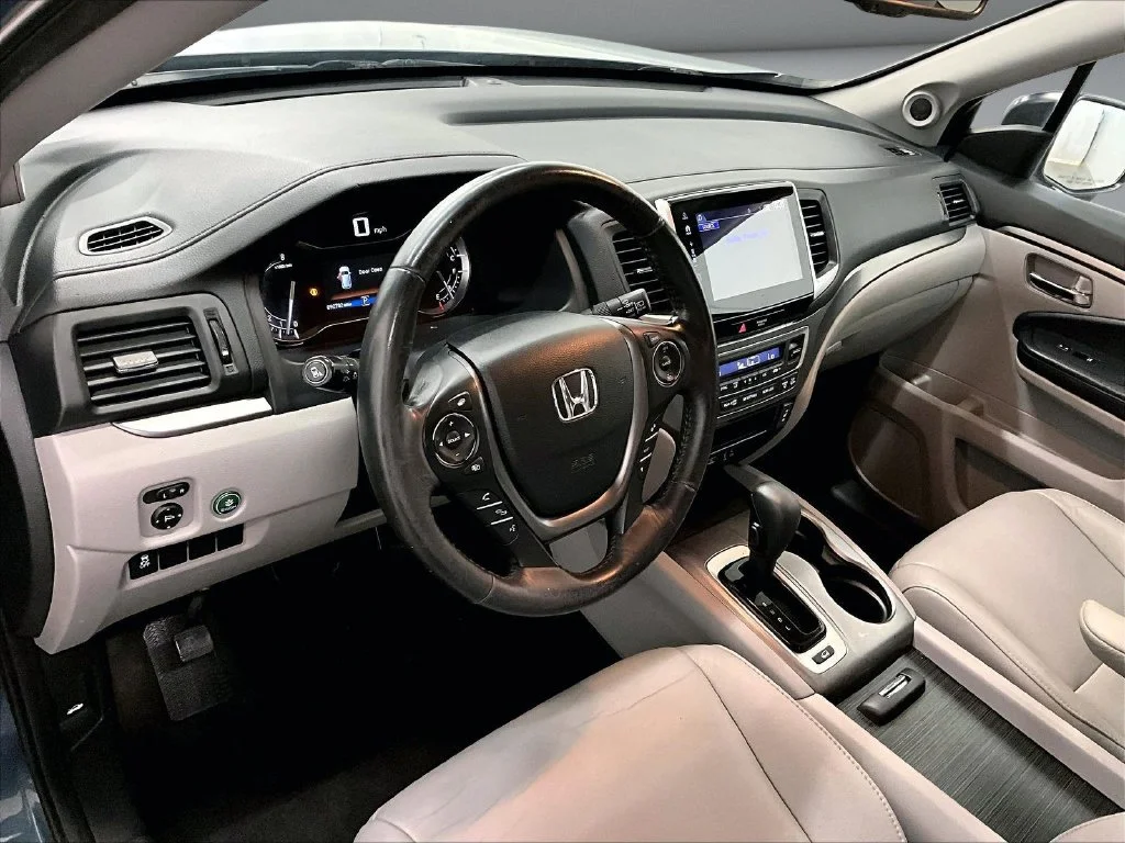 Used 2018 Blue Honda EX-L image 17