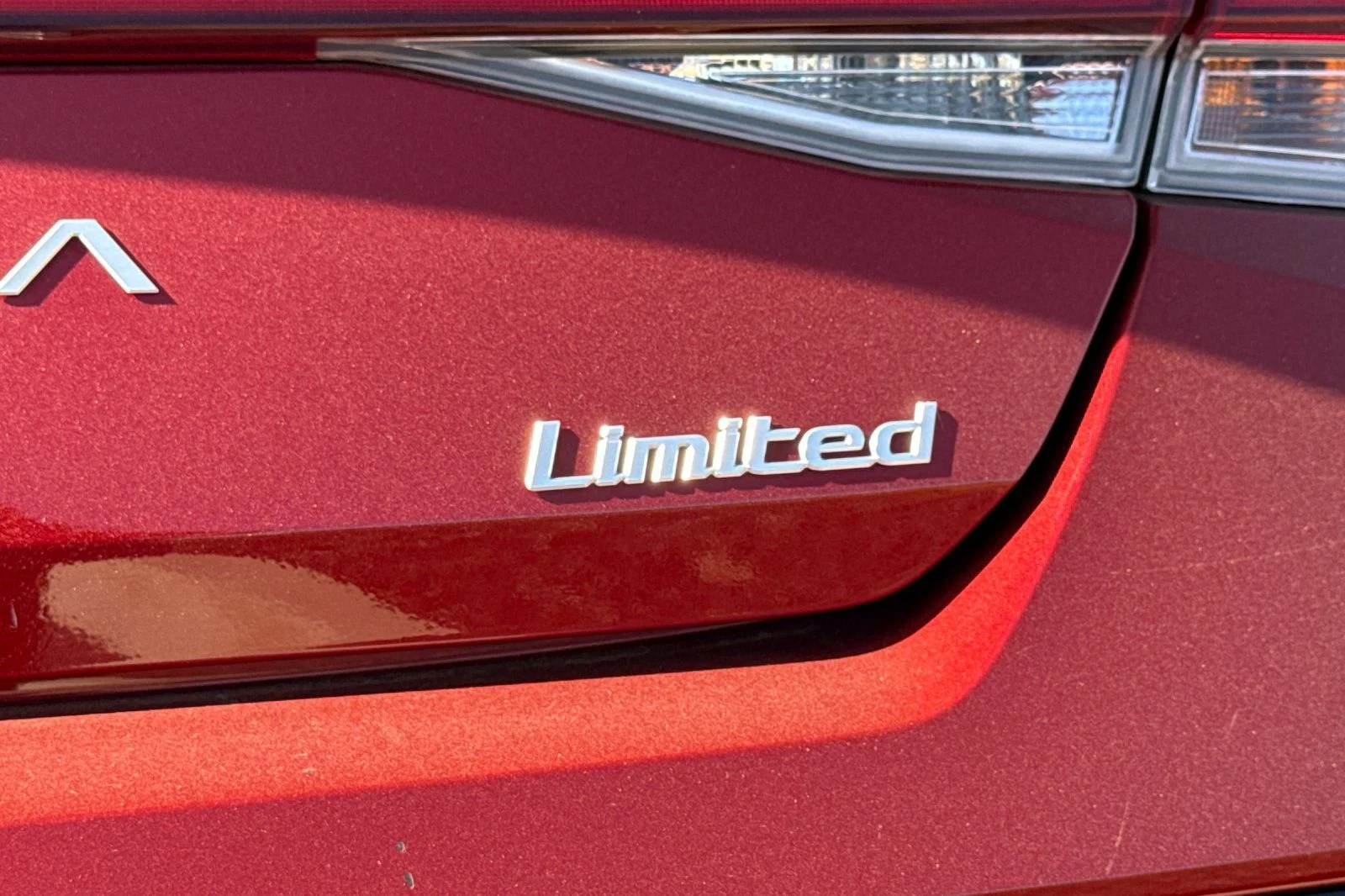 Used 2025 Red Hyundai Limited image 31