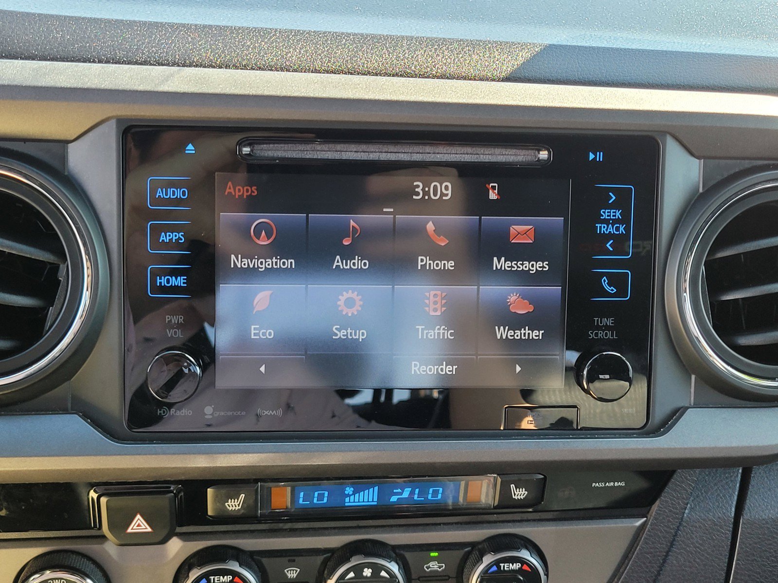 Used 2018  Toyota  image 18