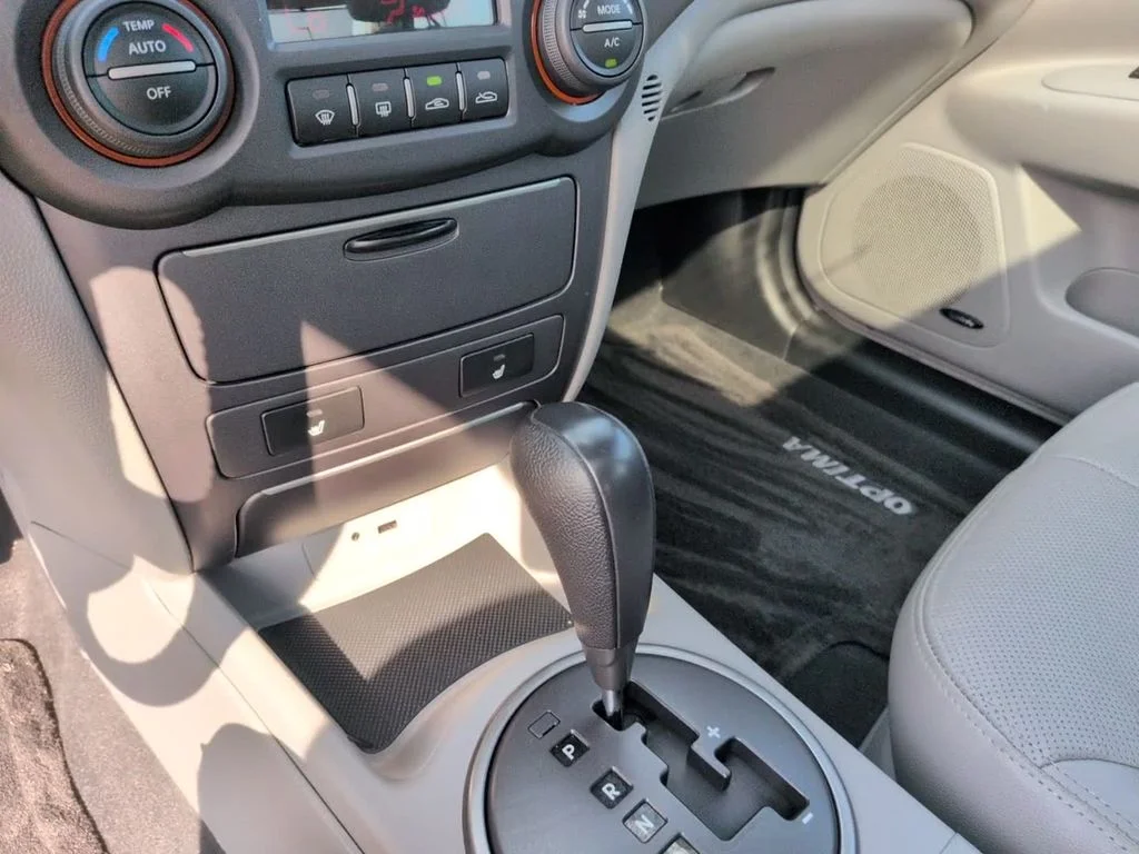 Used 2009 Gray Kia EX image 26