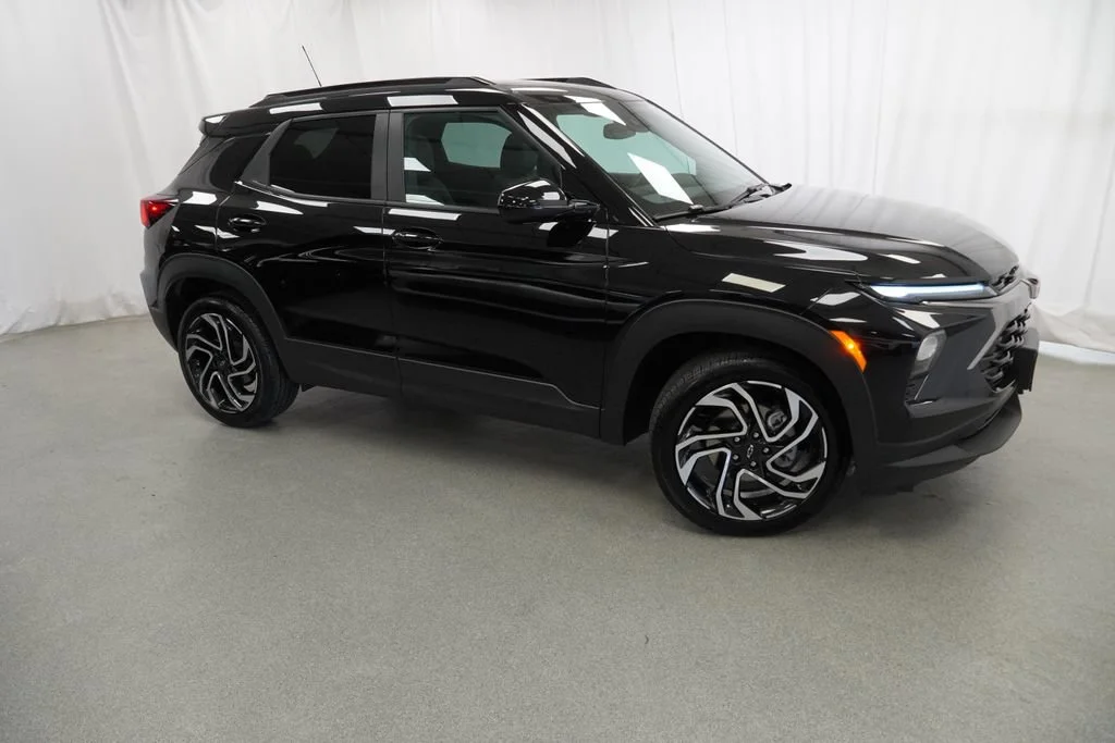 New 2026 Mosaic Black Metallic Chevrolet RS image 5