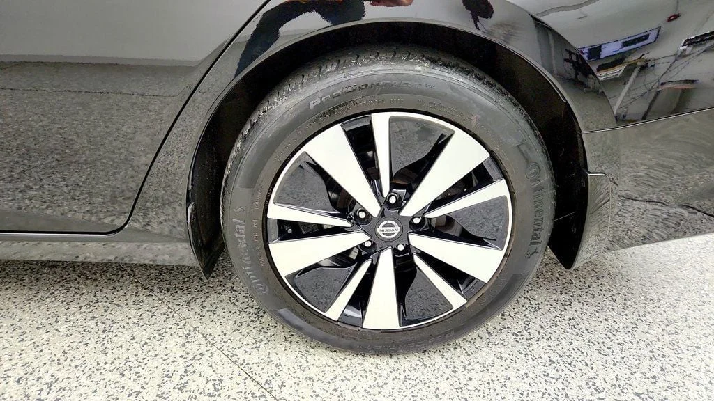 Used 2022 Super Black Nissan 2.5 SV Sedan image 9