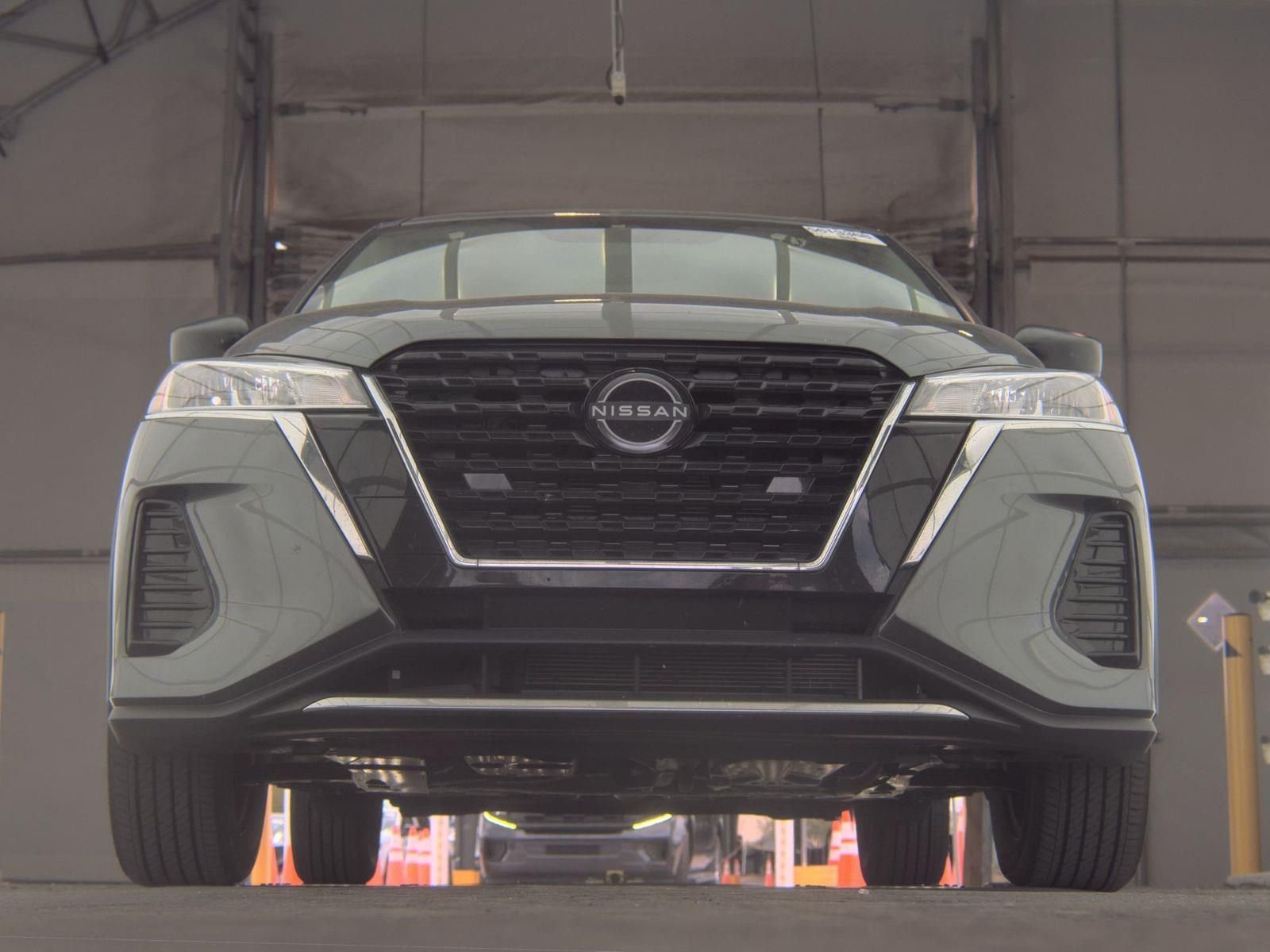 Used 2024 Gray Nissan S image 4