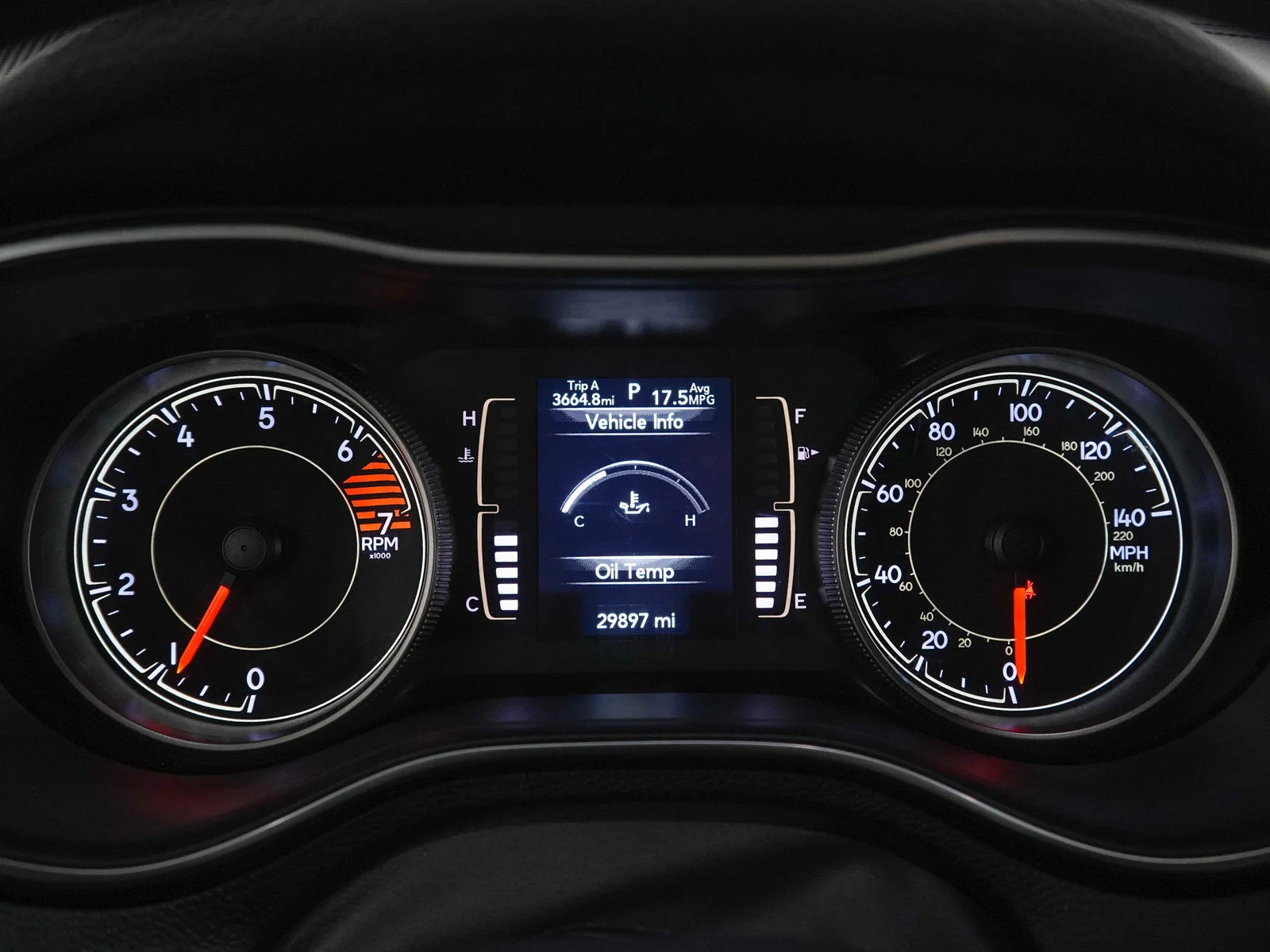 Used 2019  Jeep Latitude image 23