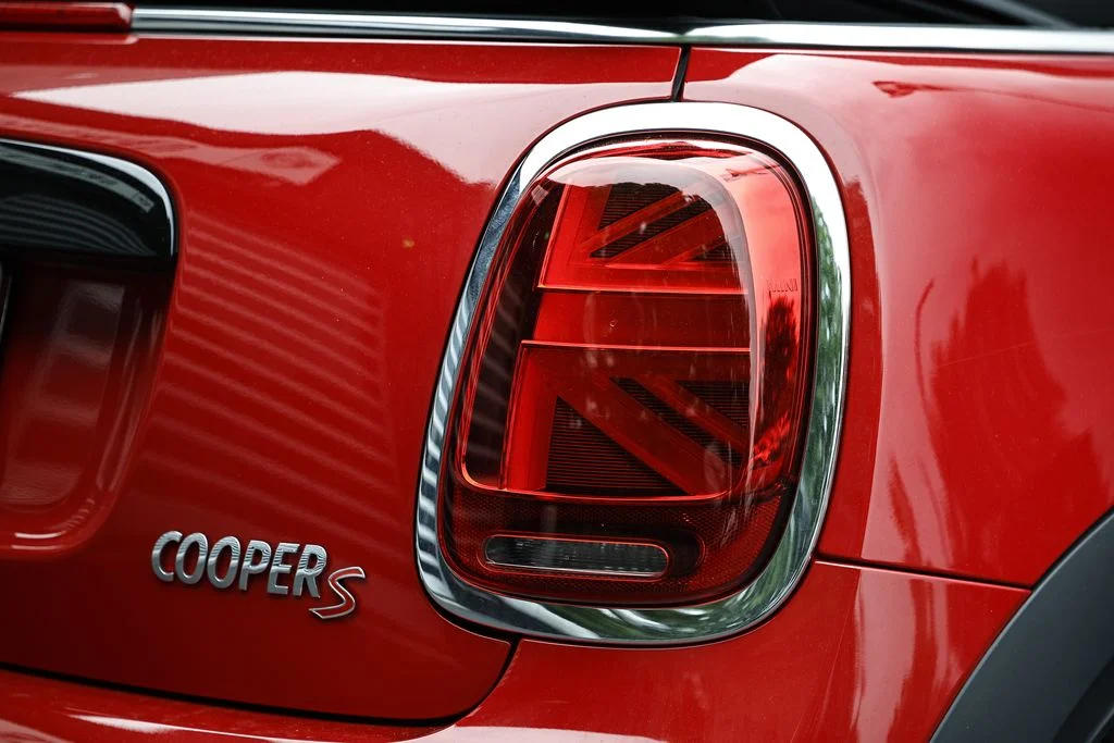 Used 2024 Chili Red MINI Signature image 11