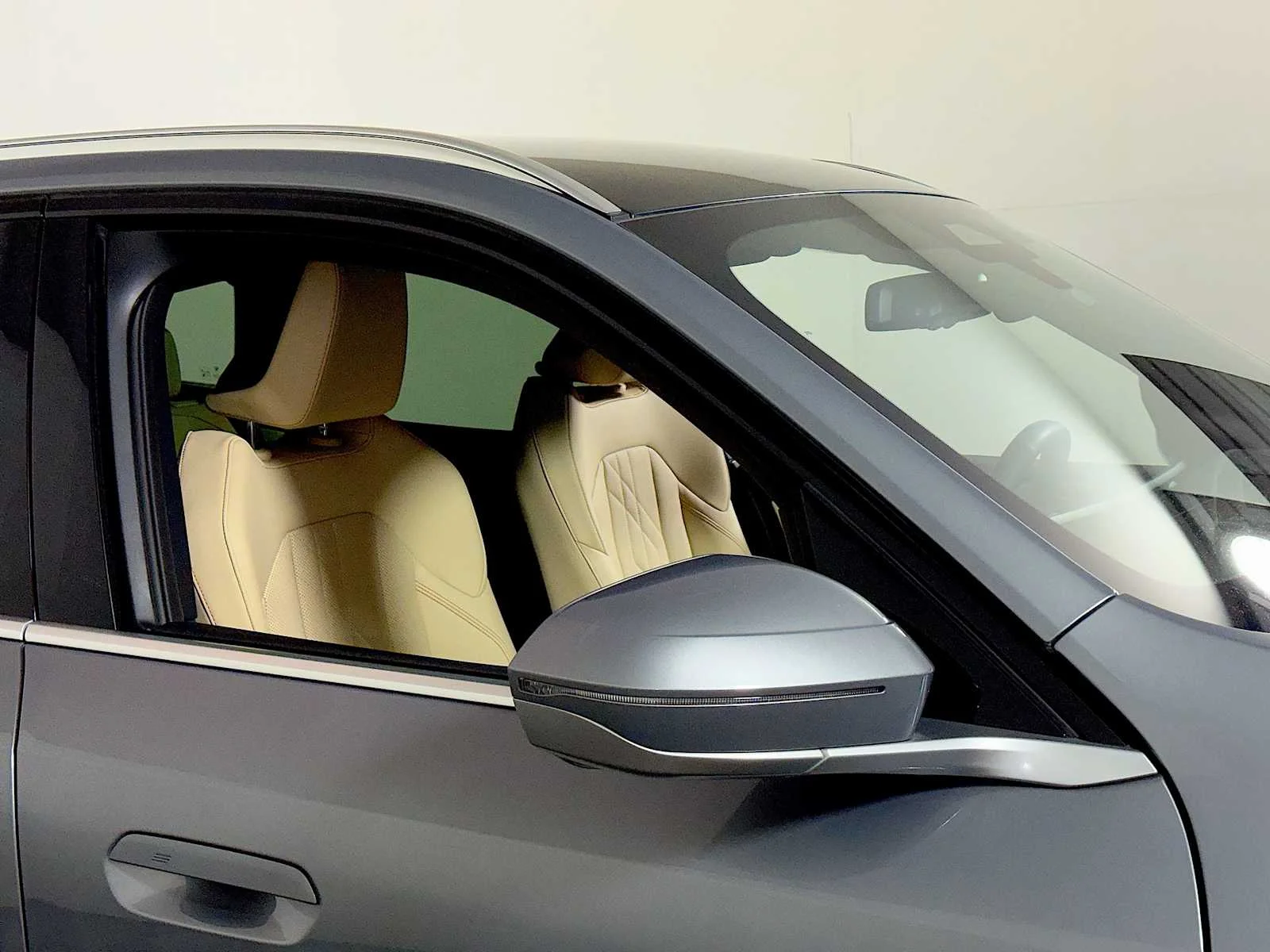 Used 2026 Skyscraper Grey Metallic BMW 30 xDrive image 30