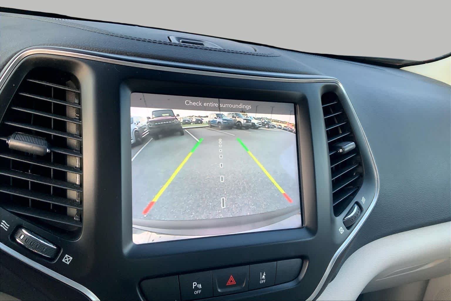 Used 2021 Granite Crystal Metallic Clearcoat Jeep Latitude Lux image 27