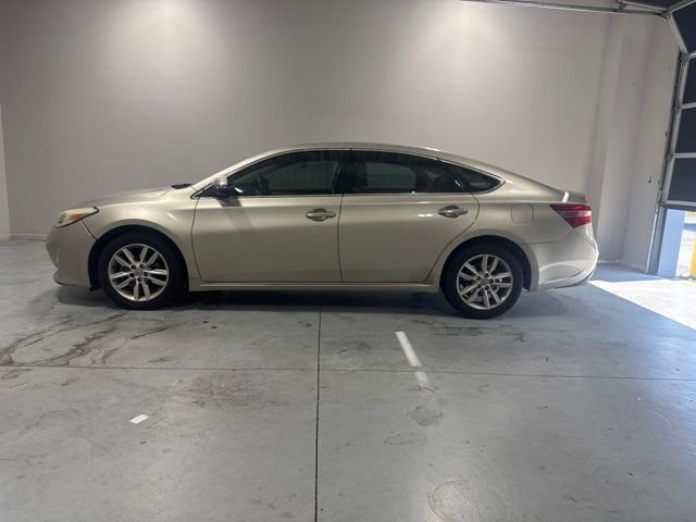 Used 2015 Silver Toyota XLE image 10