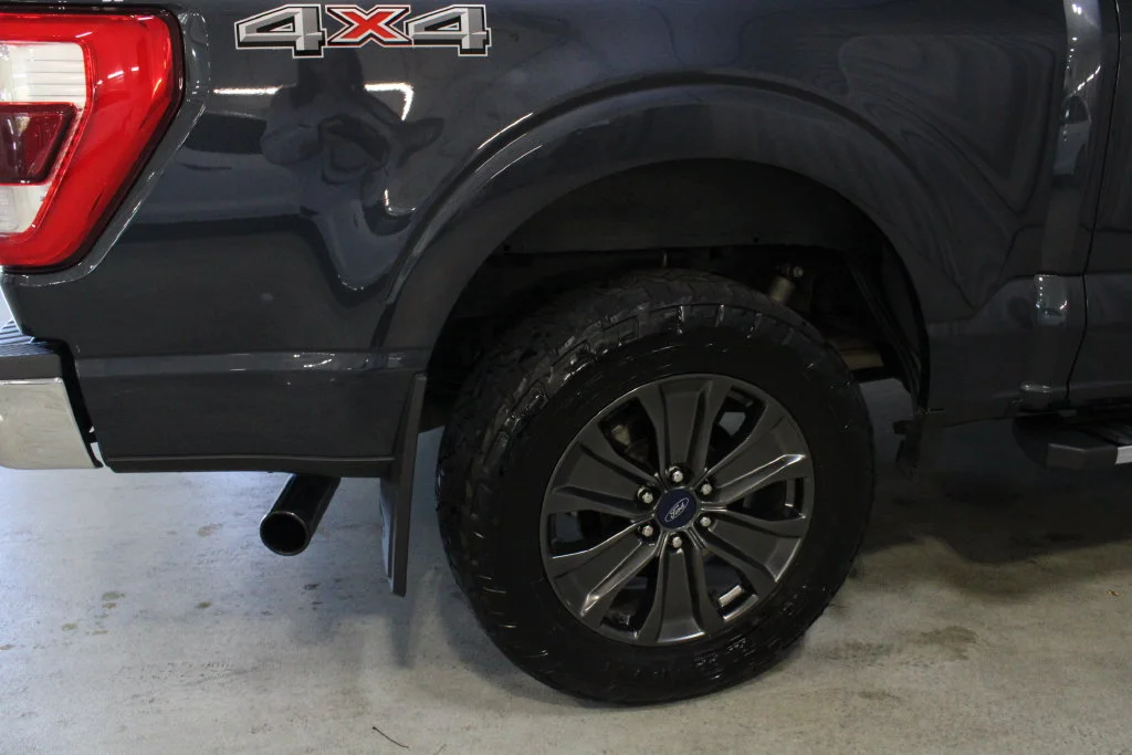 Used 2021 Gray Ford Lariat image 27