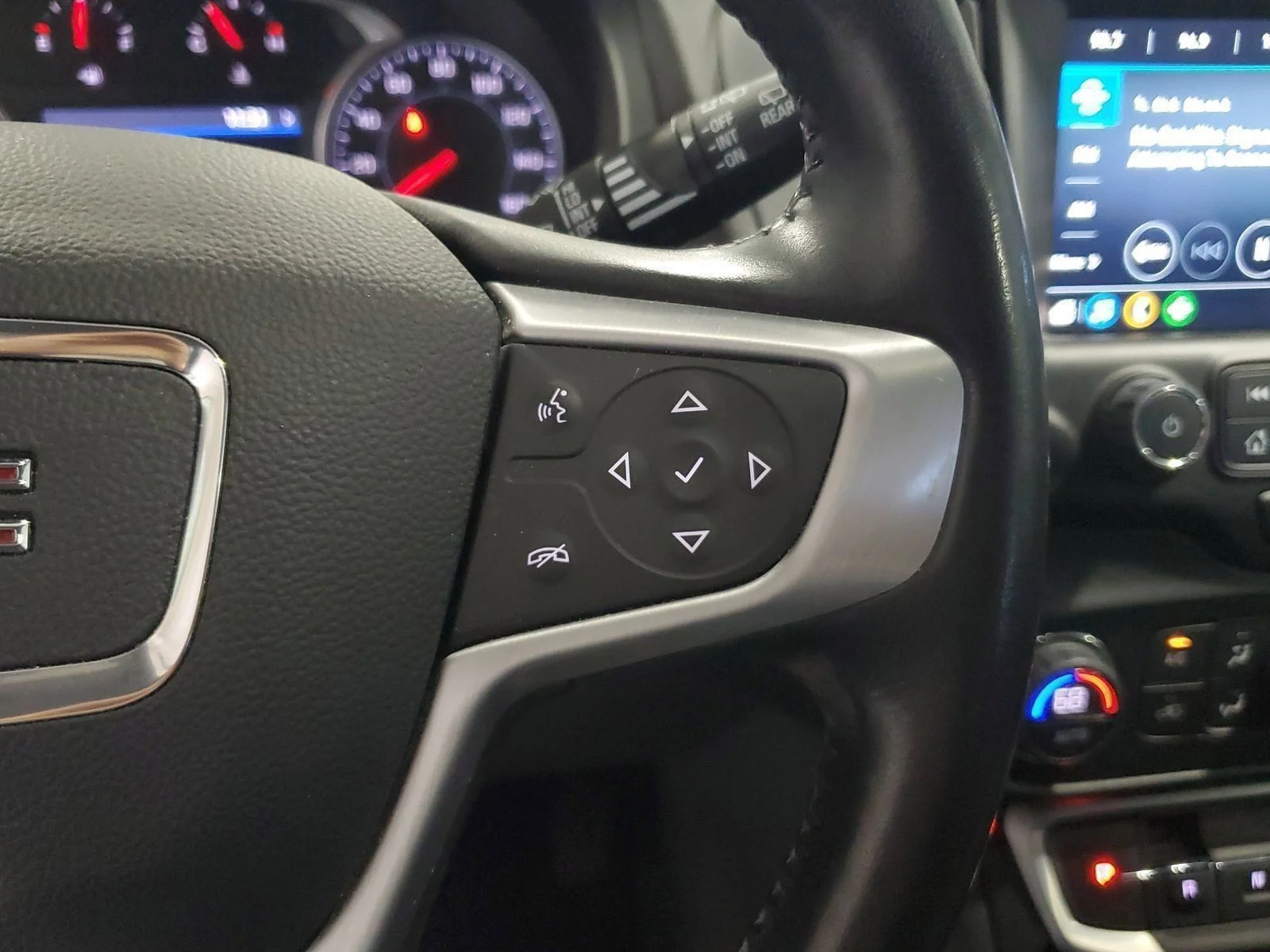 Used 2022 White GMC SLT image 20