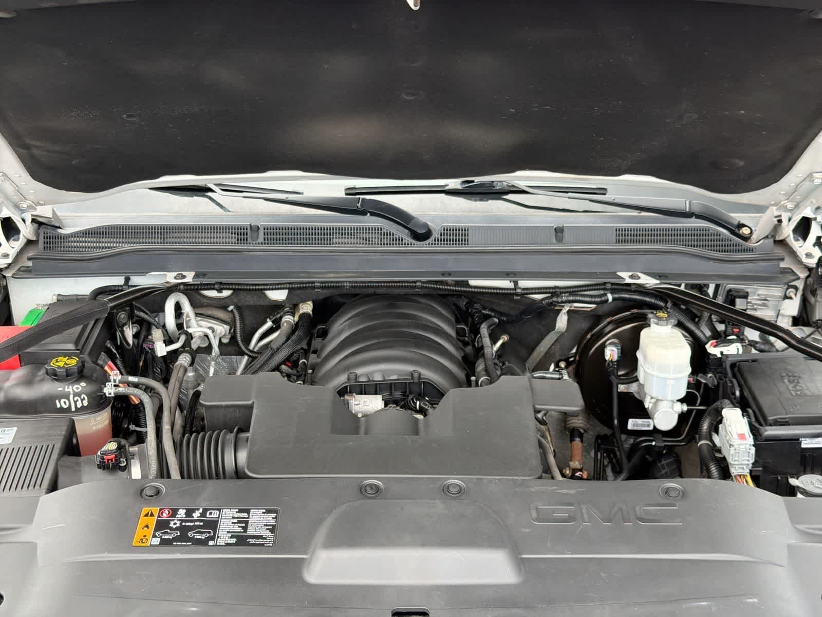 Used 2019 White Frost Tricoat GMC Denali image 15