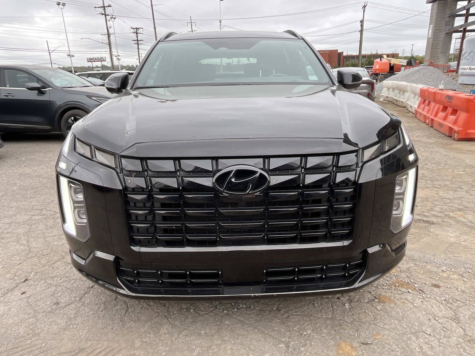 Used 2025 Abyss Black Pearl Hyundai Calligraphy Night Edition image 2