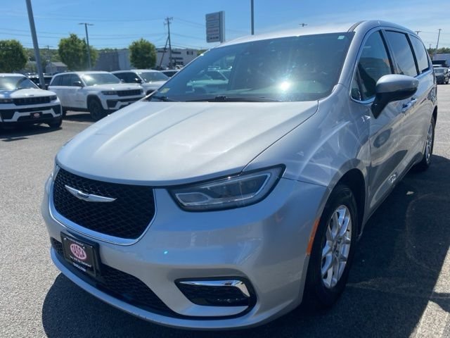 2023 Chrysler Pacifica Touring L's photo
