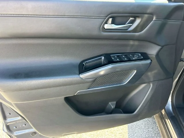 Used 2025 Gray Nissan SL image 27