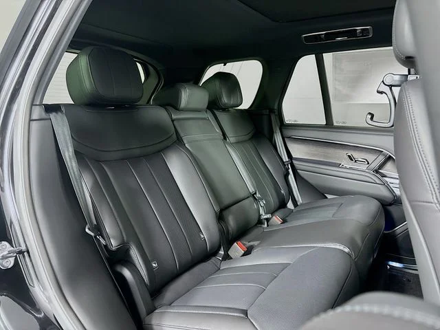 New 2026 Black Land Rover SE image 25