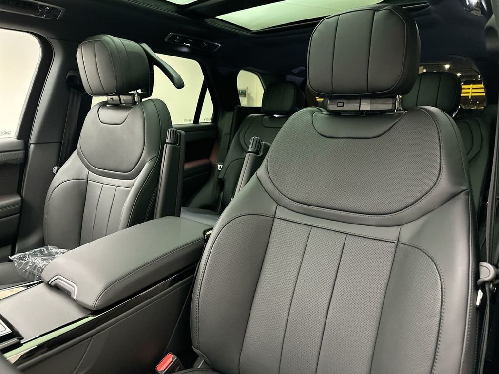 New 2027 Santorini Black Land Rover Dynamic SE image 10