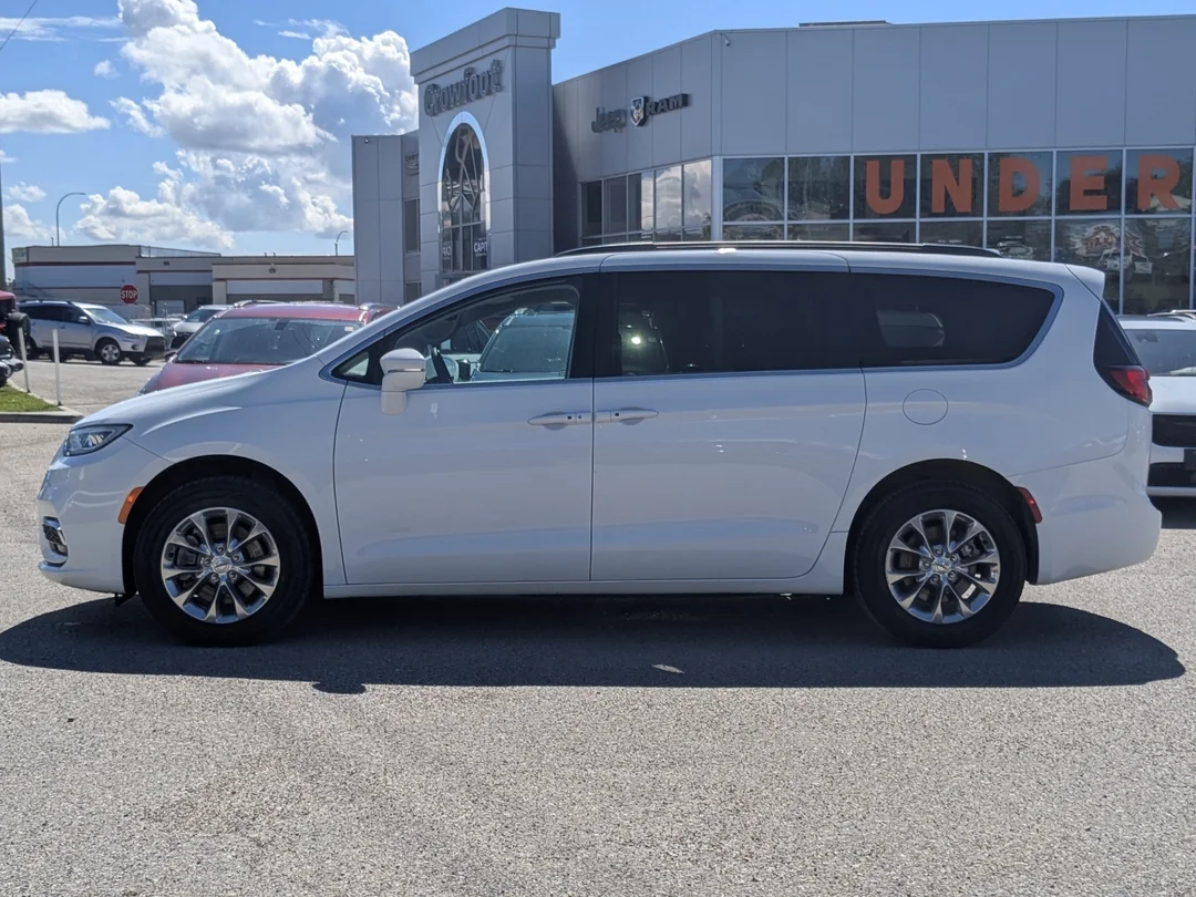 Certified Used 2022 White Chrysler Touring L - - AWD - Stow n Go Seating - 360 Cam - Remote Start - Pwr Sliding Doors & More! image 5