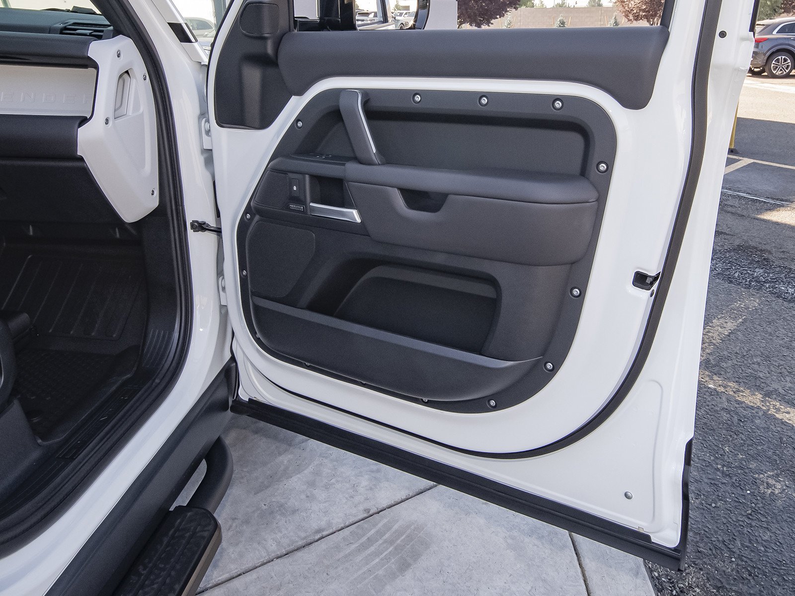 New 2026 Fuji White Land Rover X-Dynamic SE image 44