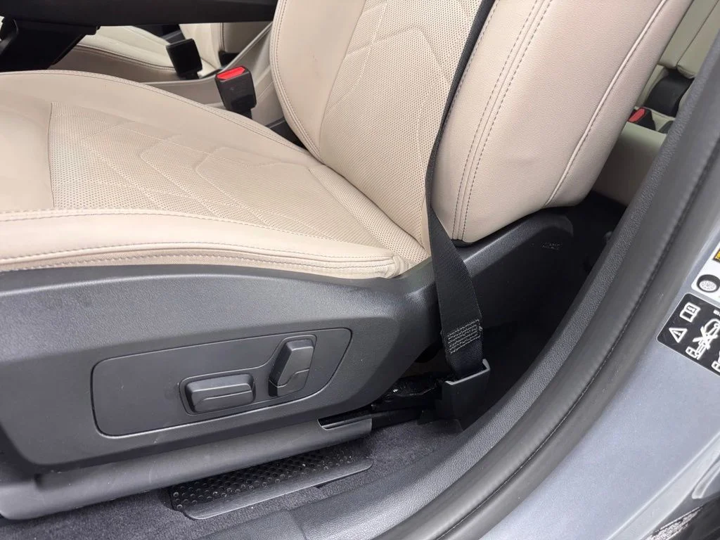 Used 2025 Gray Metallic BMW xDrive28i image 8