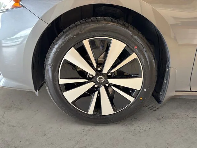 Used 2022 Gray Nissan 2.5 SV image 15