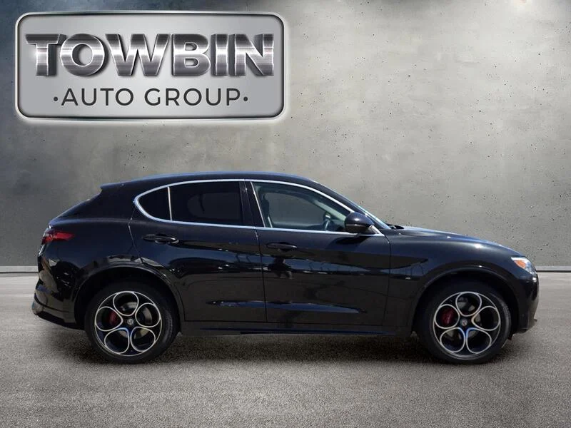 Used 2020 Black Metallic Alfa Romeo TI AWD image 3