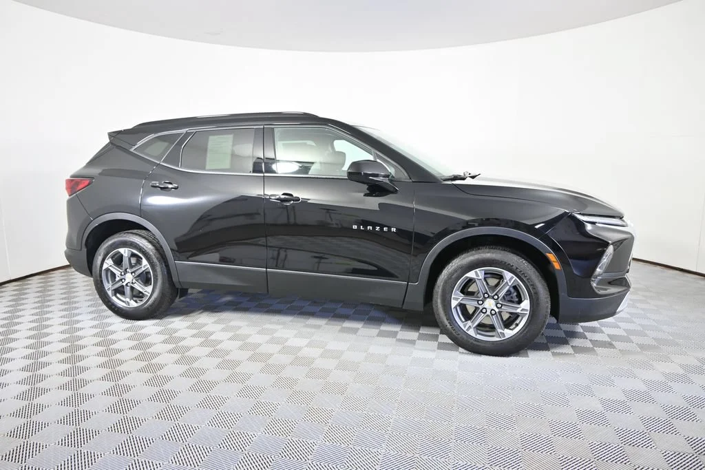 Used 2024 Black Chevrolet 2LT image 8