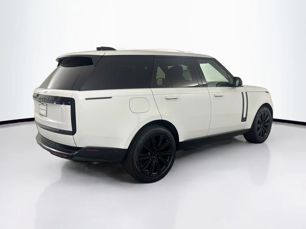 New 2026 Fuji White Land Rover SE image 5